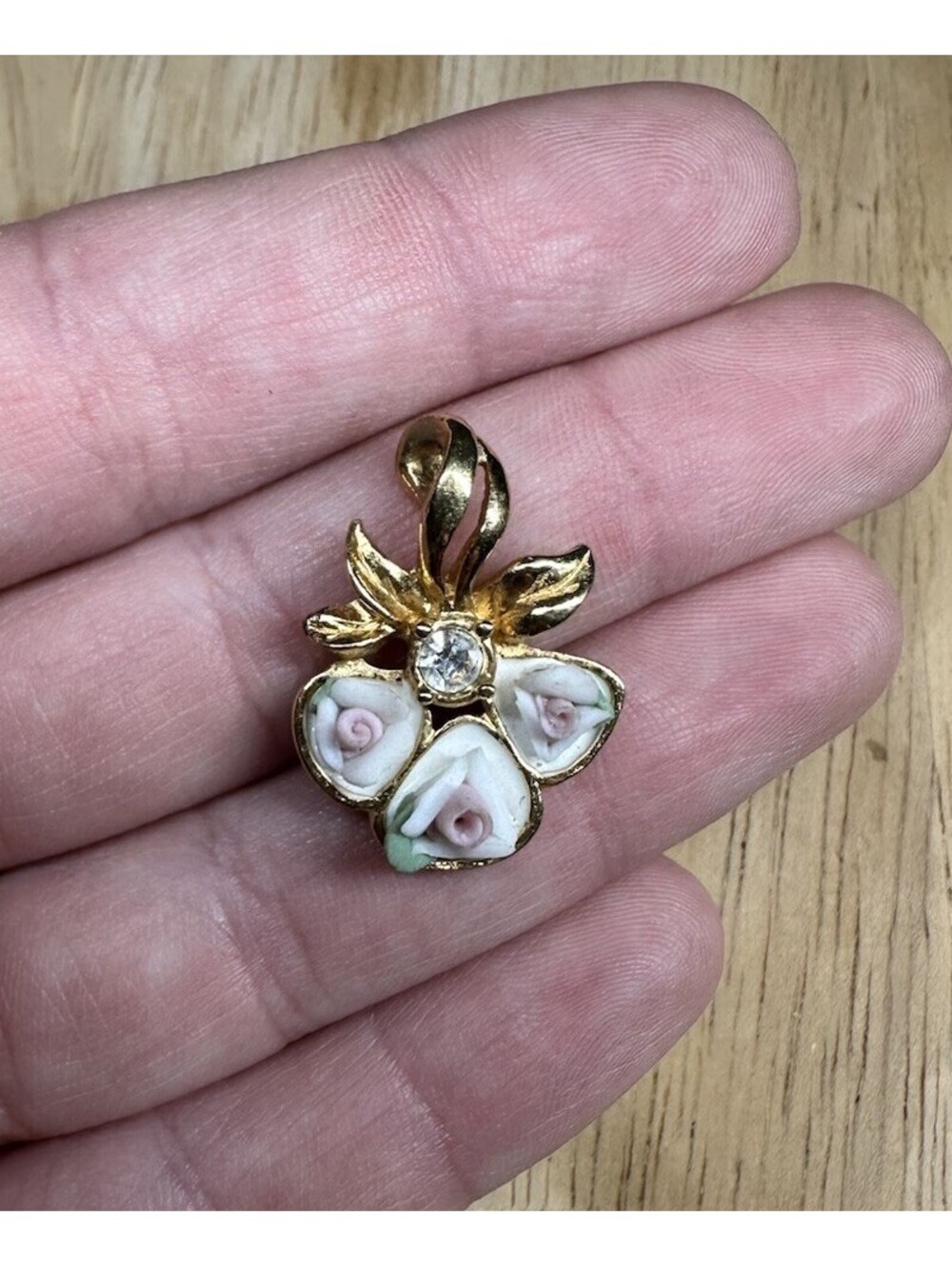 Genuine Vintage Avon Tri-Flower With Rhinestone Women's Gold Tone Charm